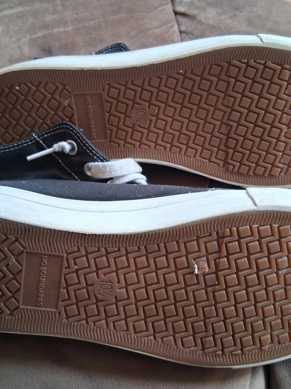 Classic Black Canvas Men's Sneakers with White Laces No Boudaries 10.5